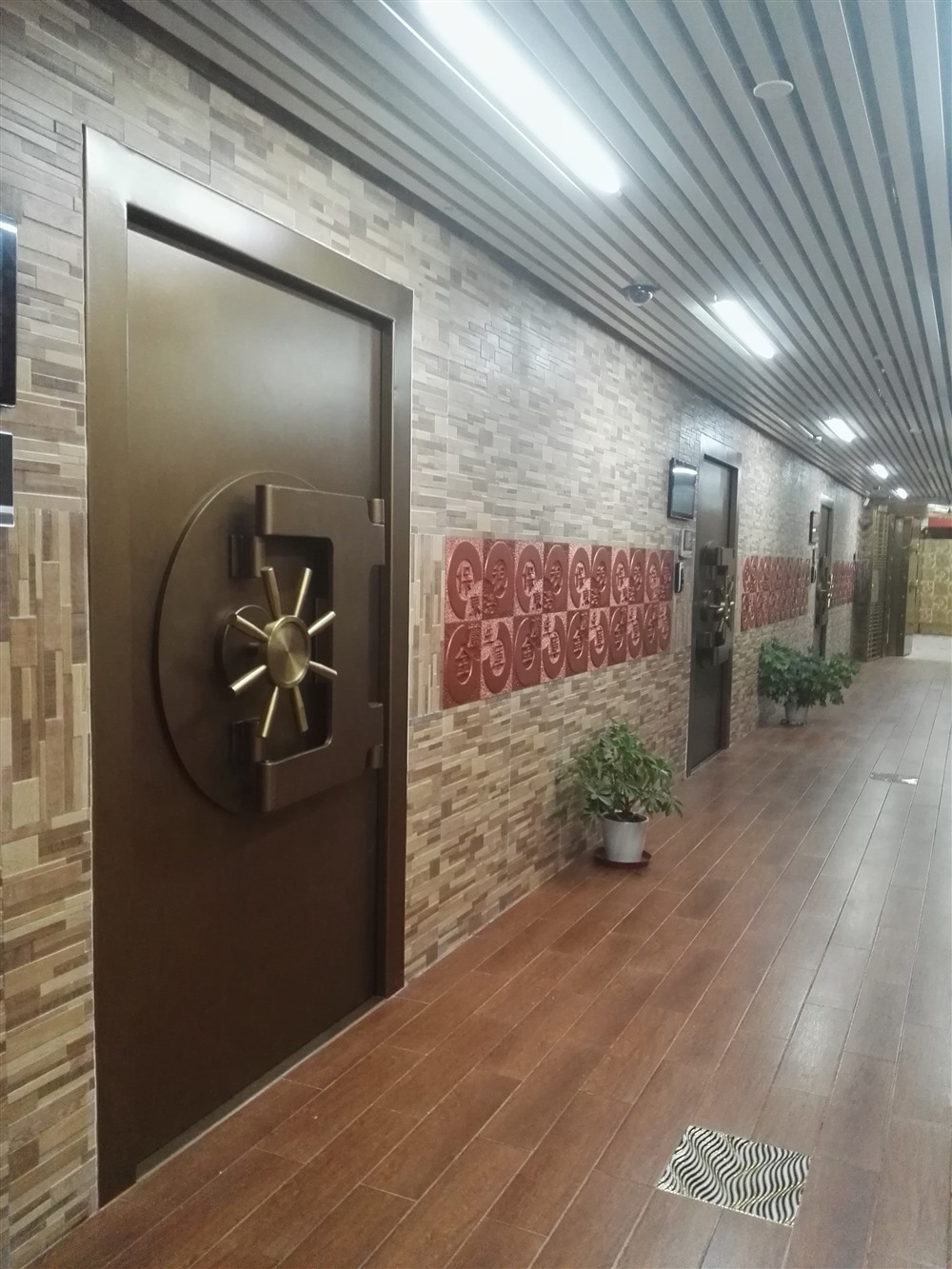 工商銀行移動(dòng)組合金庫,保管箱安裝現(xiàn)場